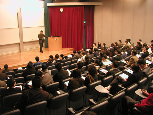 房地產論壇會場:香港大學研究生院王庚武講堂